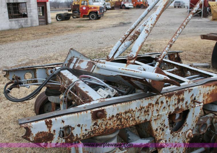 image for item 6772 Semi trailer running gear