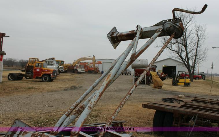 image for item 6772 Semi trailer running gear