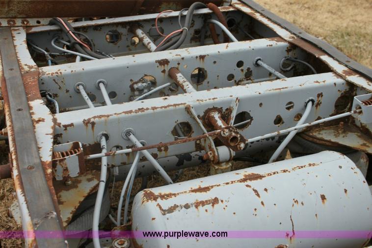 image for item 6772 Semi trailer running gear