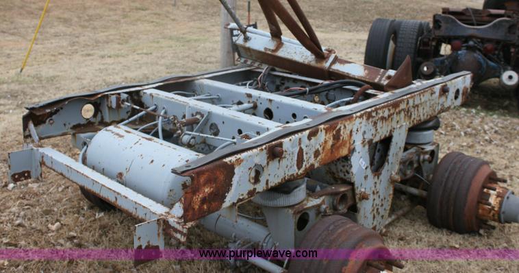 image for item 6772 Semi trailer running gear