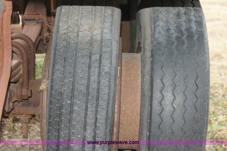 image for item 6773 Semi trailer running gear