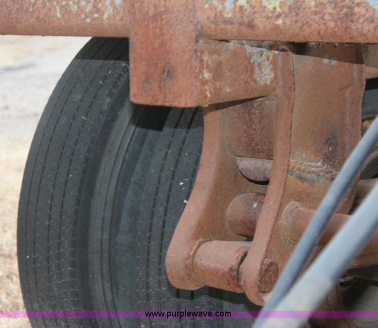 image for item 6773 Semi trailer running gear