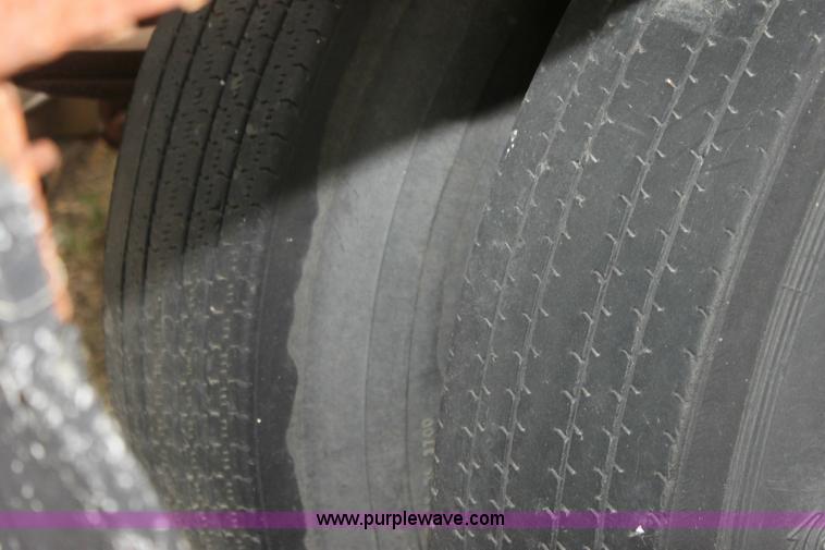 image for item 6773 Semi trailer running gear