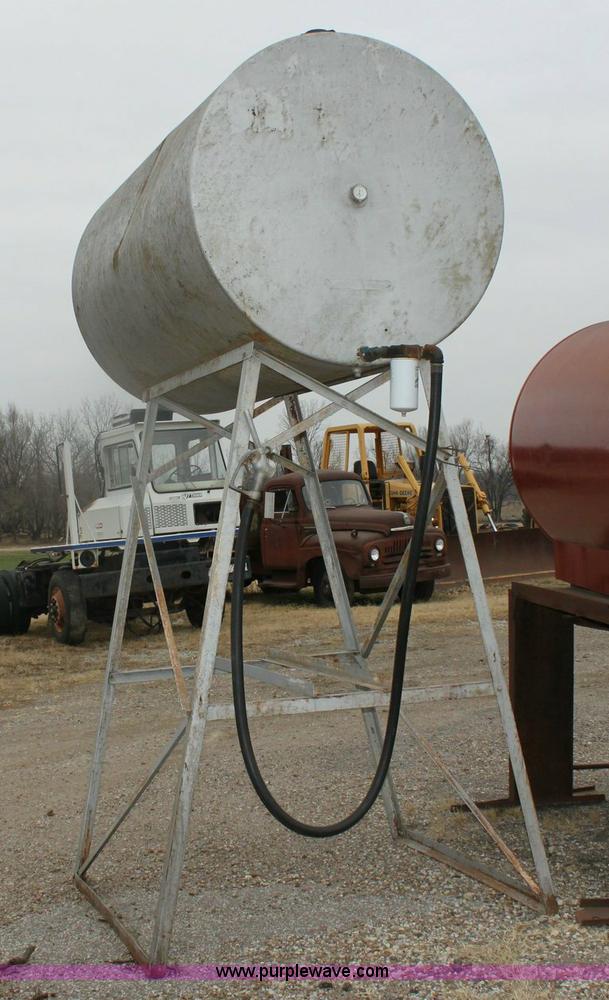 image for item 6774 300 gallon fuel tank