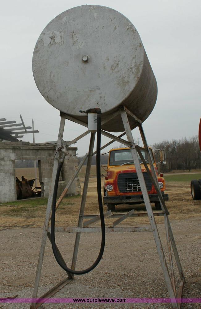 image for item 6774 300 gallon fuel tank