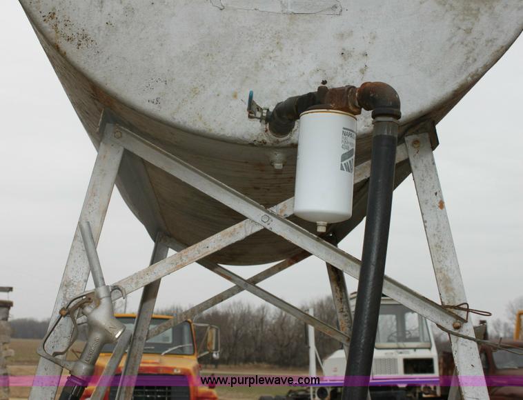 image for item 6774 300 gallon fuel tank