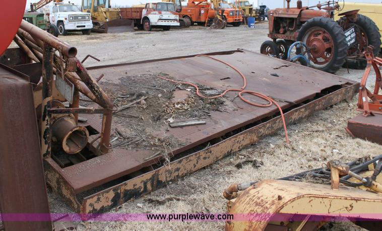 image for item 6776 Winch truck flat bed