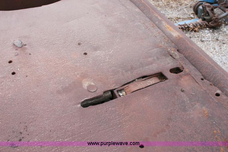 image for item 6776 Winch truck flat bed