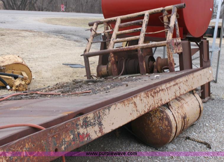 image for item 6776 Winch truck flat bed