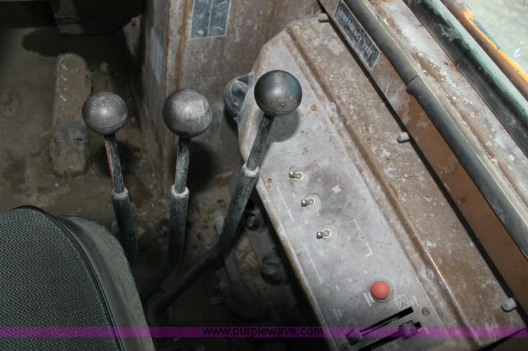 image for item 6786 1992 Dresser 520 C articulated loader