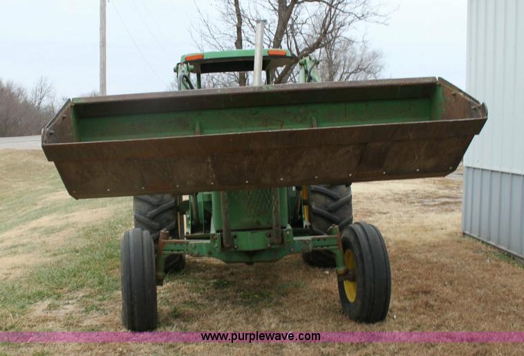 image for item 6789 John Deere 2840 tractor and loader