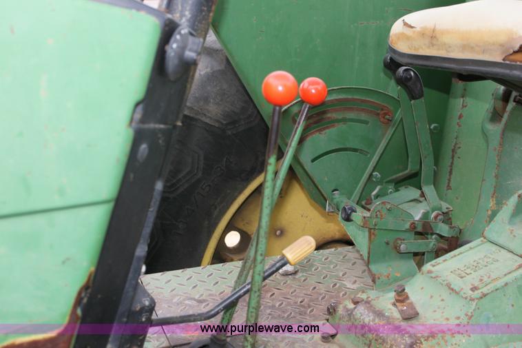 image for item 6789 John Deere 2840 tractor and loader