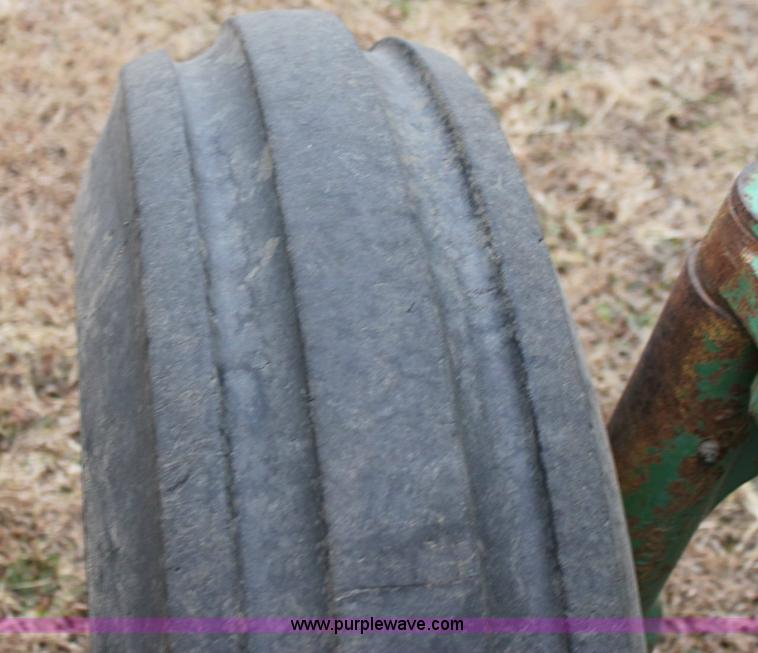 image for item 6789 John Deere 2840 tractor and loader