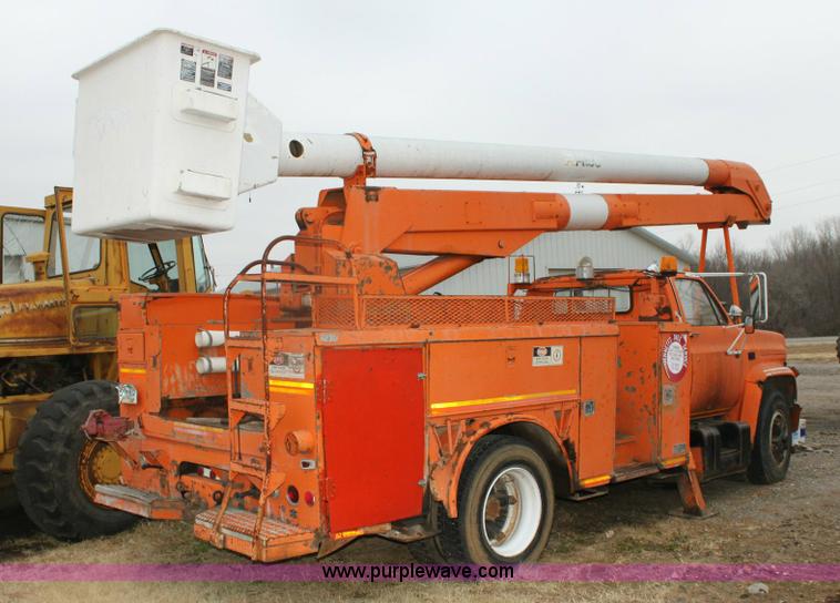 image for item 6793 1986 GMC Topkick 7000 bucket truck