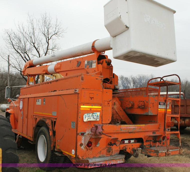 image for item 6793 1986 GMC Topkick 7000 bucket truck