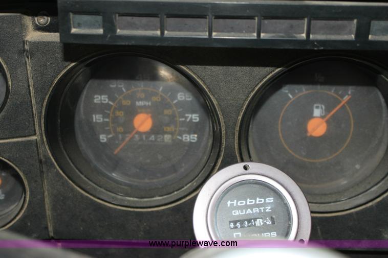 image for item 6793 1986 GMC Topkick 7000 bucket truck