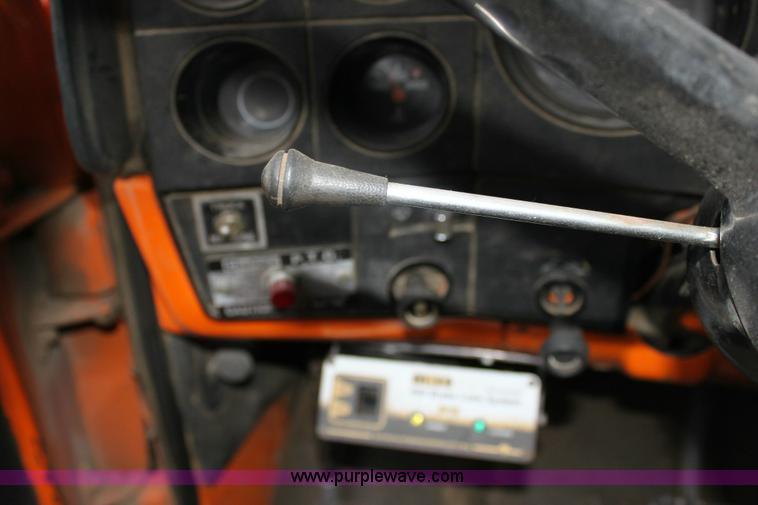 image for item 6793 1986 GMC Topkick 7000 bucket truck