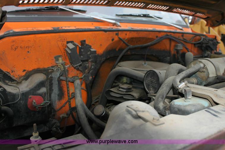image for item 6793 1986 GMC Topkick 7000 bucket truck