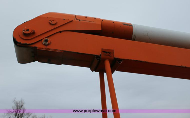 image for item 6793 1986 GMC Topkick 7000 bucket truck