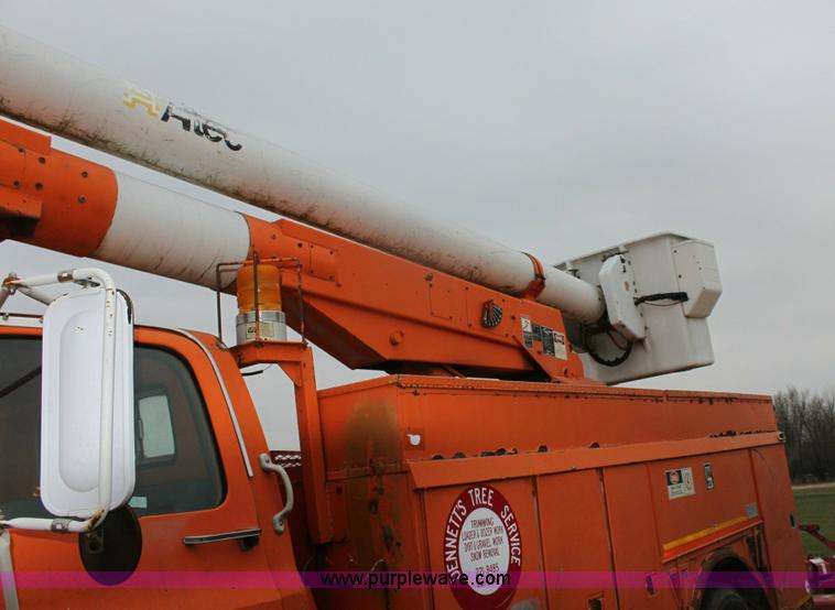 image for item 6793 1986 GMC Topkick 7000 bucket truck
