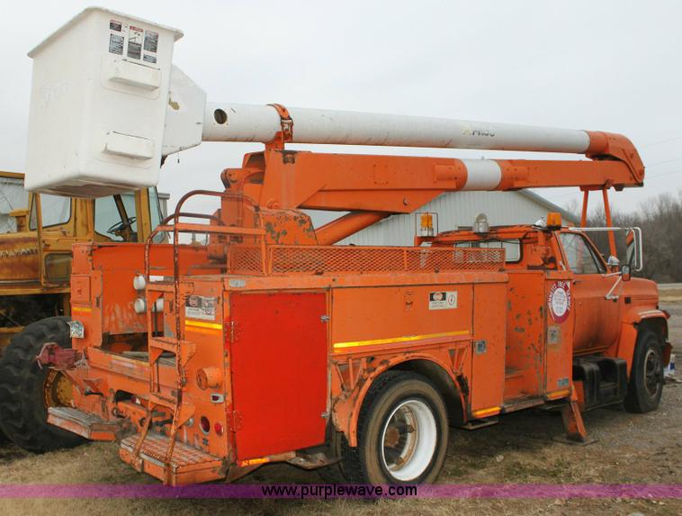 image for item 6793 1986 GMC Topkick 7000 bucket truck
