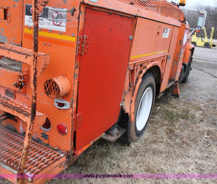 image for item 6793 1986 GMC Topkick 7000 bucket truck