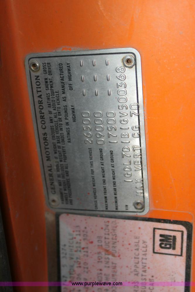 image for item 6793 1986 GMC Topkick 7000 bucket truck