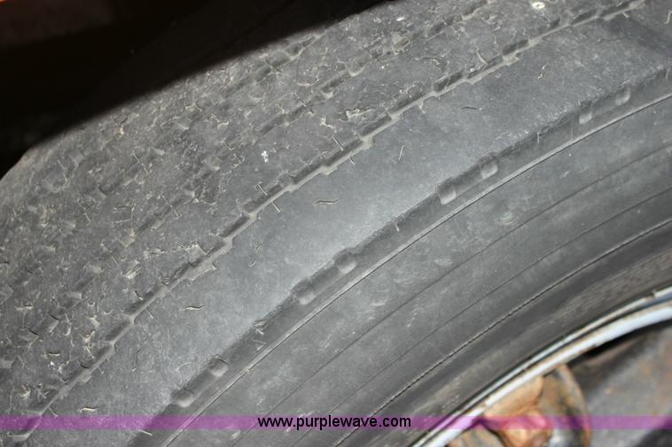 image for item 6793 1986 GMC Topkick 7000 bucket truck