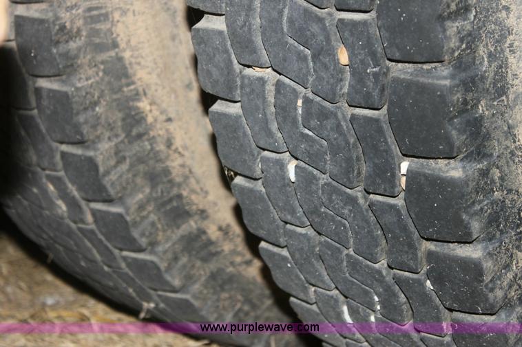 image for item 6793 1986 GMC Topkick 7000 bucket truck