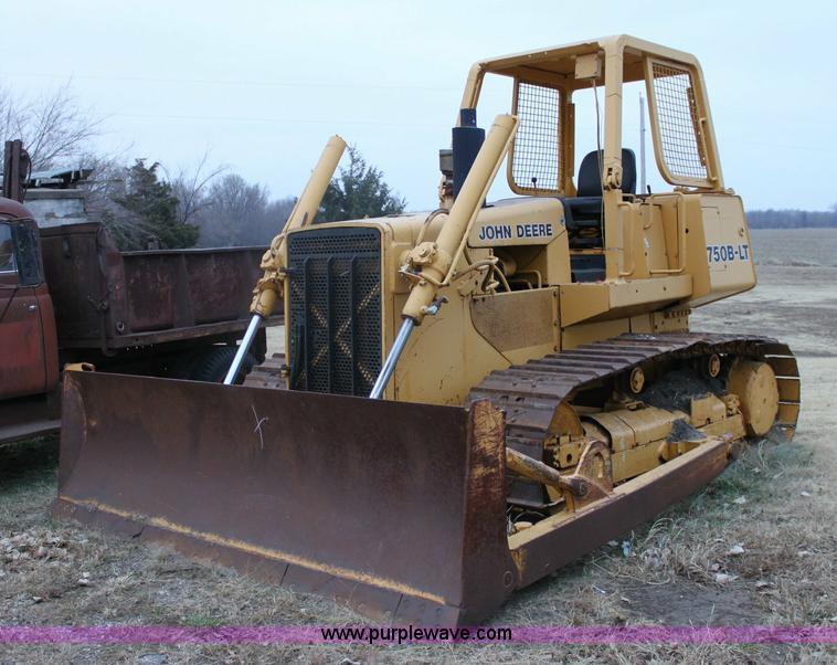 image for item 6798 John Deere 750B-LT dozer