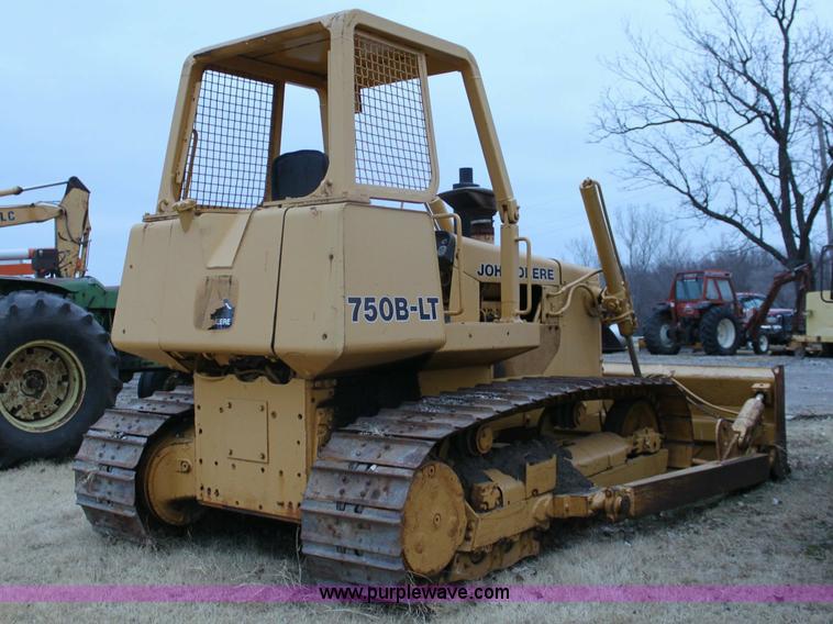 image for item 6798 John Deere 750B-LT dozer
