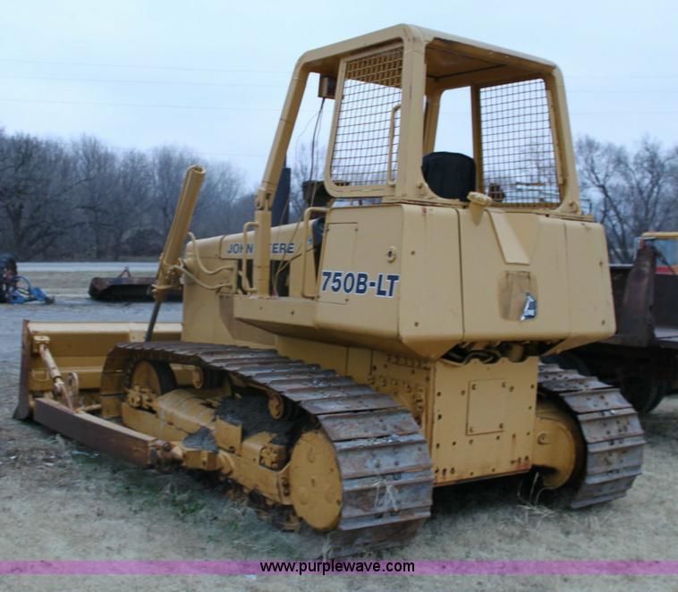 image for item 6798 John Deere 750B-LT dozer