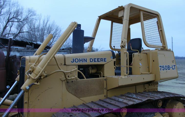 image for item 6798 John Deere 750B-LT dozer