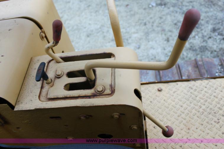 image for item 6798 John Deere 750B-LT dozer