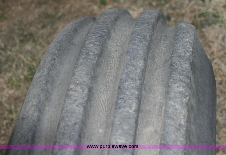 image for item 6799 John Deere 4020 tractor and loader