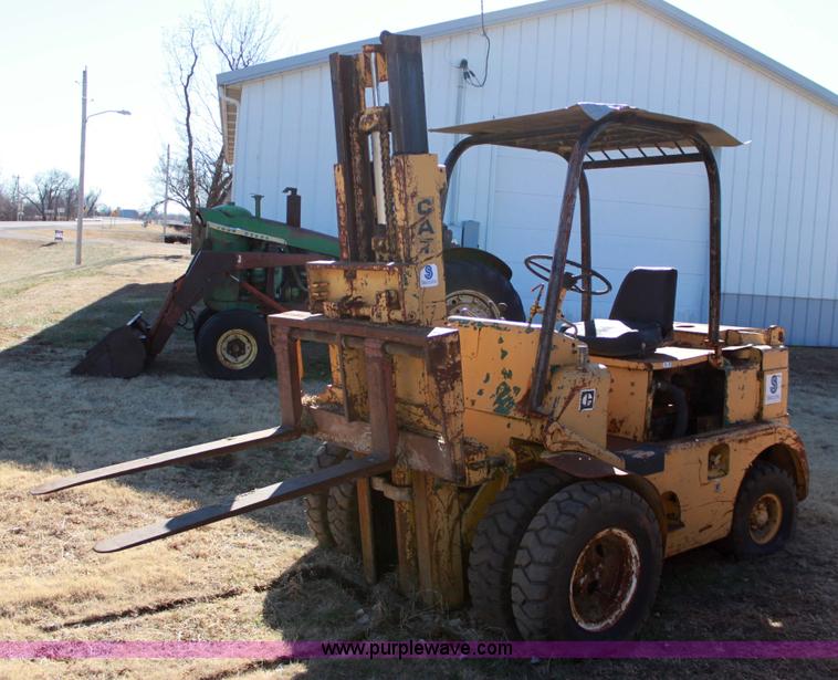 image for item 6801 Cat tow-motor forklift