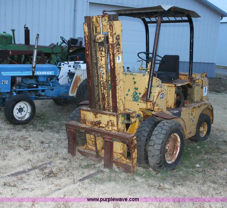 image for item 6801 Cat tow-motor forklift