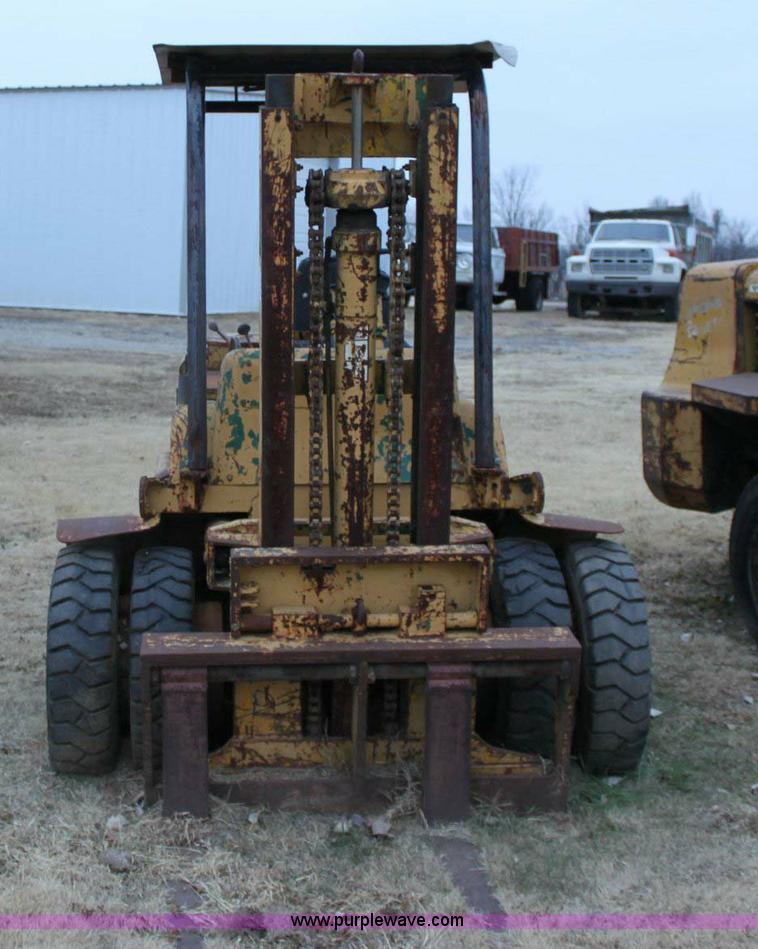 image for item 6801 Cat tow-motor forklift