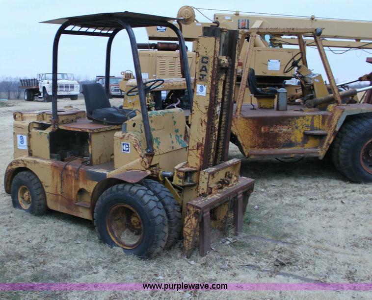 image for item 6801 Cat tow-motor forklift