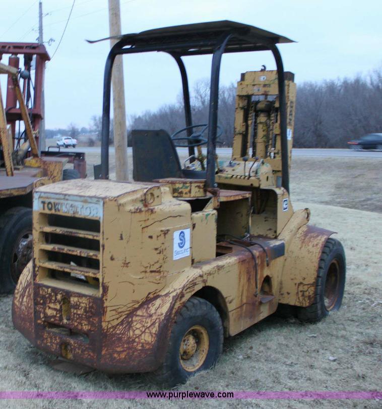 image for item 6801 Cat tow-motor forklift