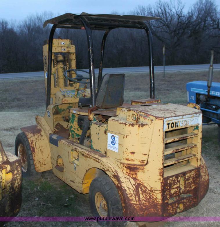 image for item 6801 Cat tow-motor forklift