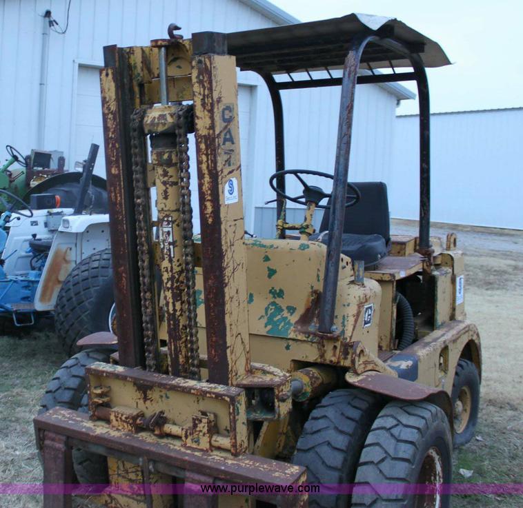 image for item 6801 Cat tow-motor forklift