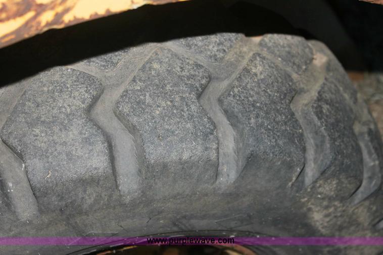 image for item 6801 Cat tow-motor forklift