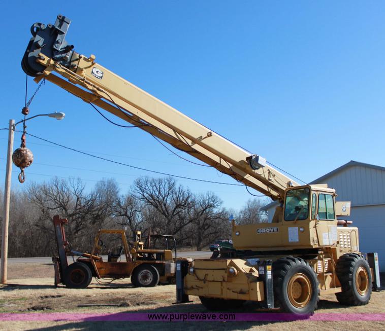 image for item 6803 Grove RT60S crane