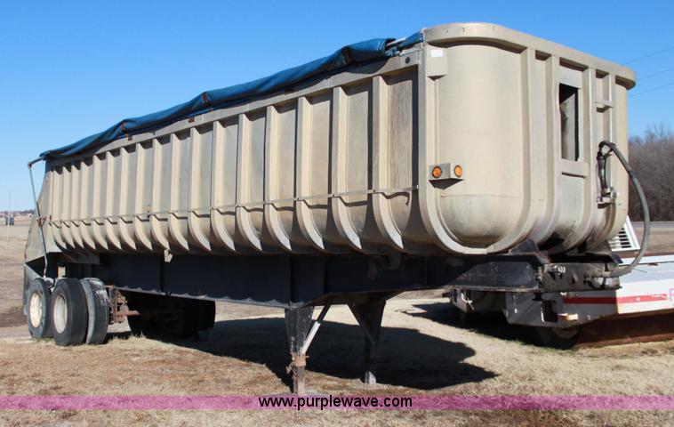 image for item 6805 1976 Freuhauf 28' end-dump semi trailer