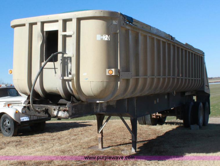 image for item 6805 1976 Freuhauf 28' end-dump semi trailer