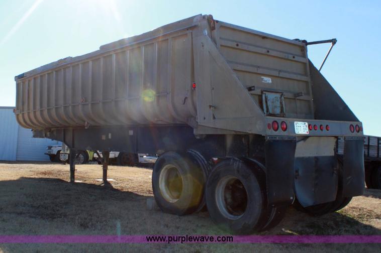 image for item 6805 1976 Freuhauf 28' end-dump semi trailer