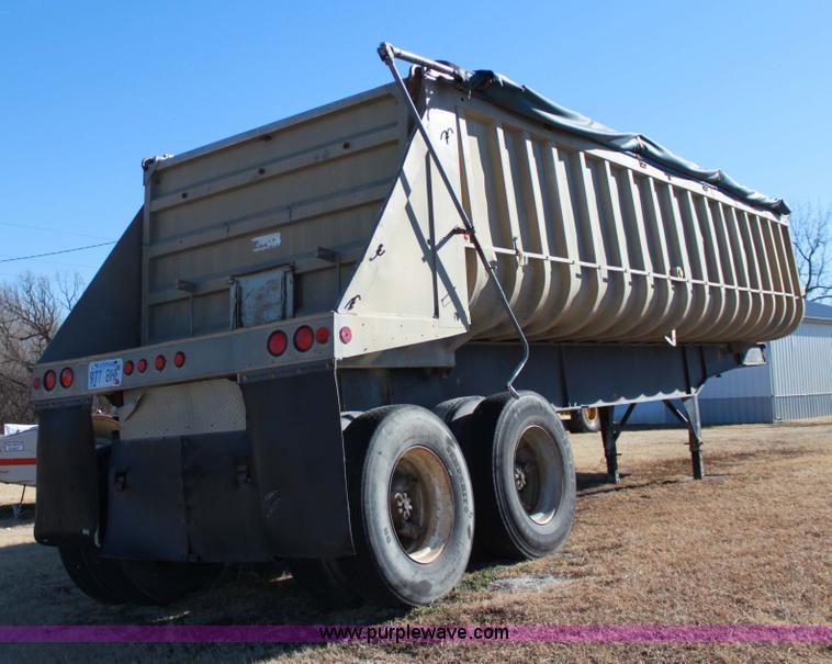image for item 6805 1976 Freuhauf 28' end-dump semi trailer