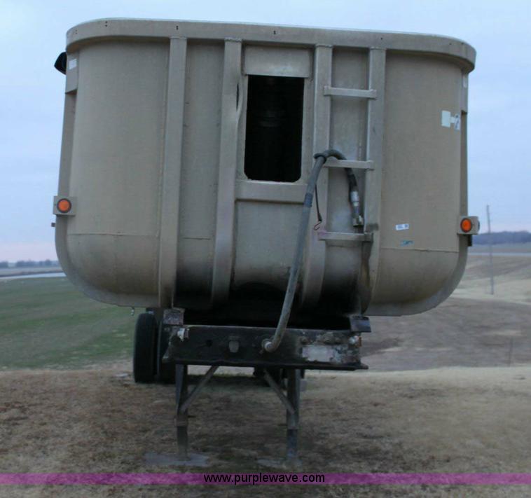 image for item 6805 1976 Freuhauf 28' end-dump semi trailer