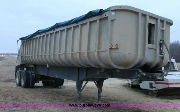 image for item 6805 1976 Freuhauf 28' end-dump semi trailer